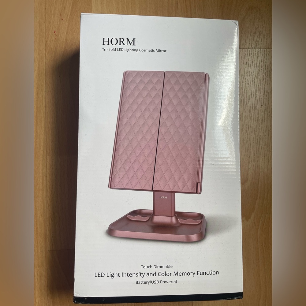 Tri- fold led lighting cosmetic mirror